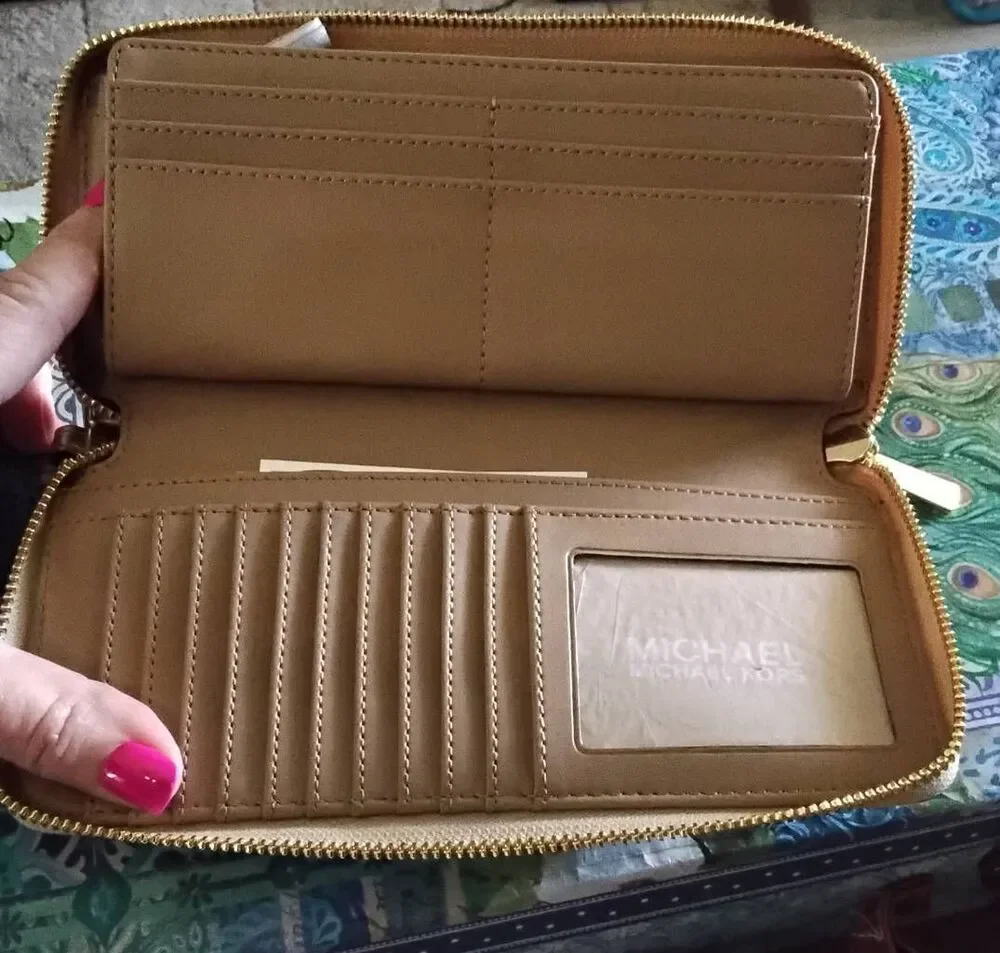 NWOT~MICHAEL KORS Jet Set Metallic Logo Debossed Continental Wallet in Pale Gold
